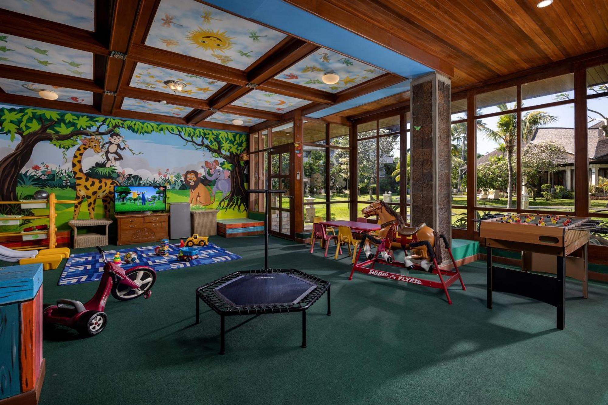 Prama Sanur Beach Bali Εξωτερικό φωτογραφία The interior of a McDonald's PlayPlace